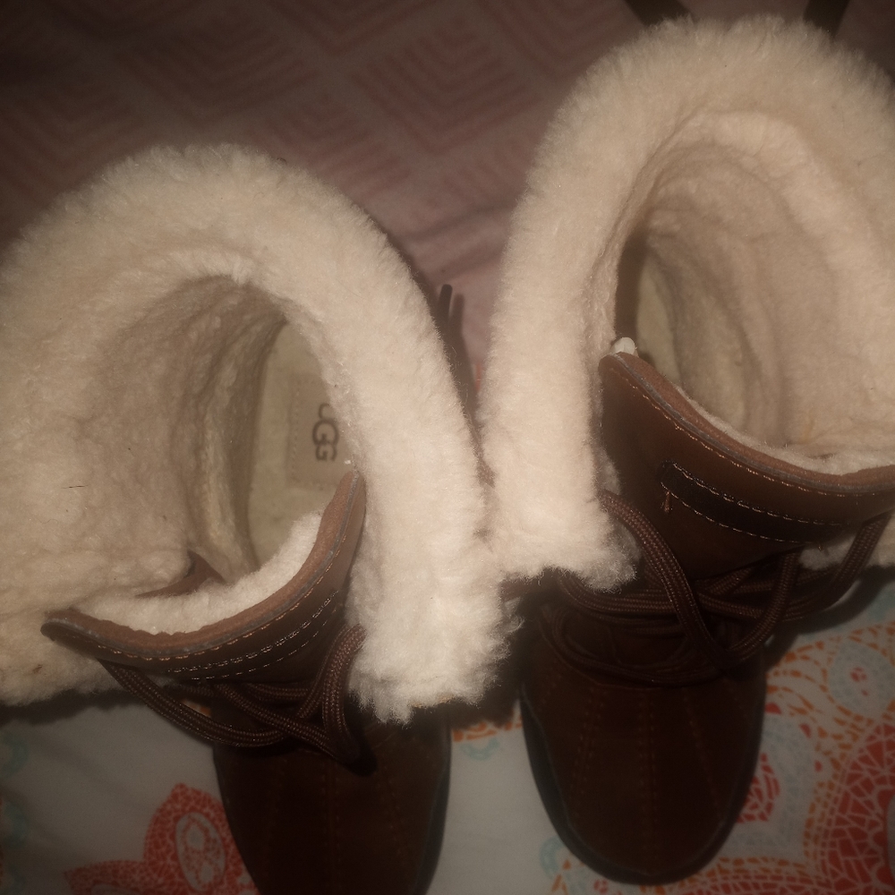 Uggs snow boots girls 4y